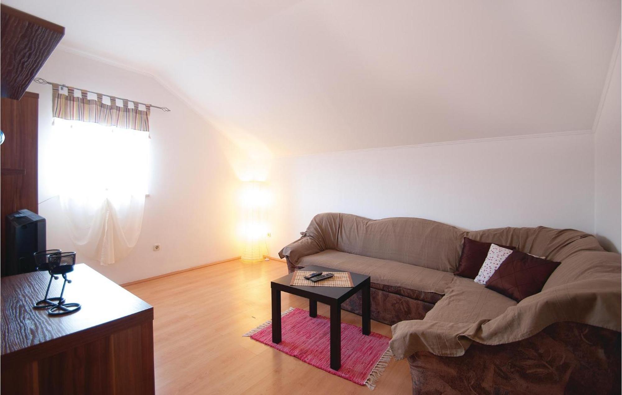Lovely Apartment In Rovinj With Kitchen Ngoại thất bức ảnh