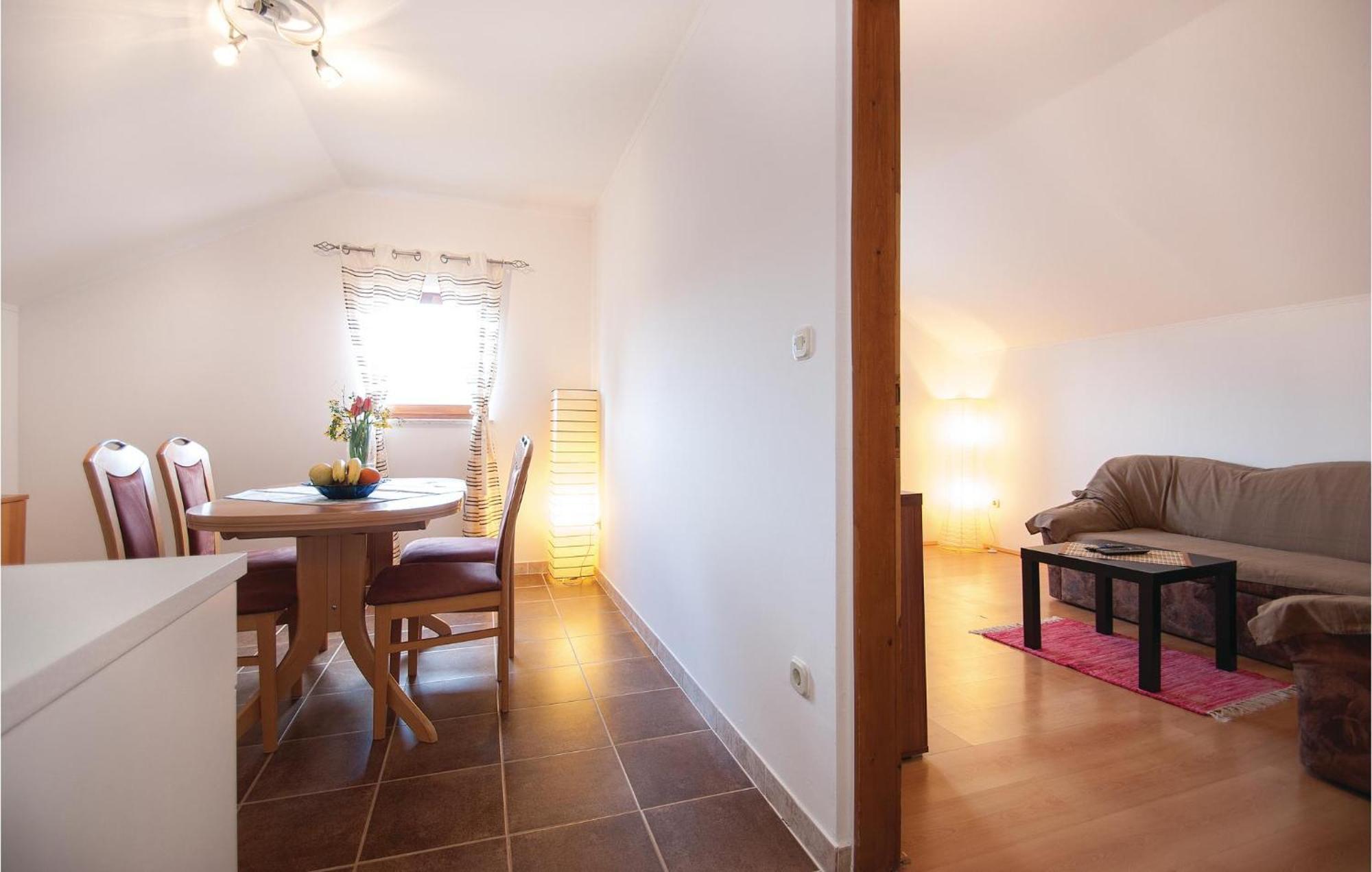 Lovely Apartment In Rovinj With Kitchen Ngoại thất bức ảnh