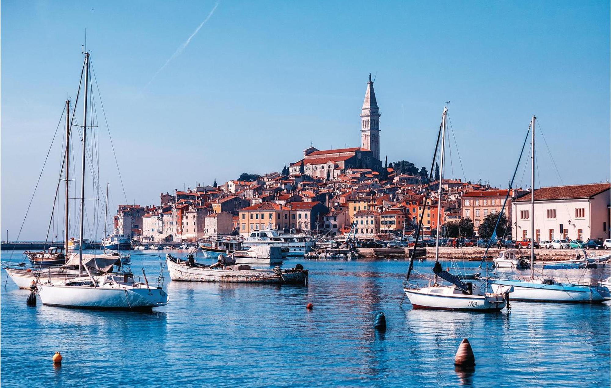 Lovely Apartment In Rovinj With Kitchen Ngoại thất bức ảnh
