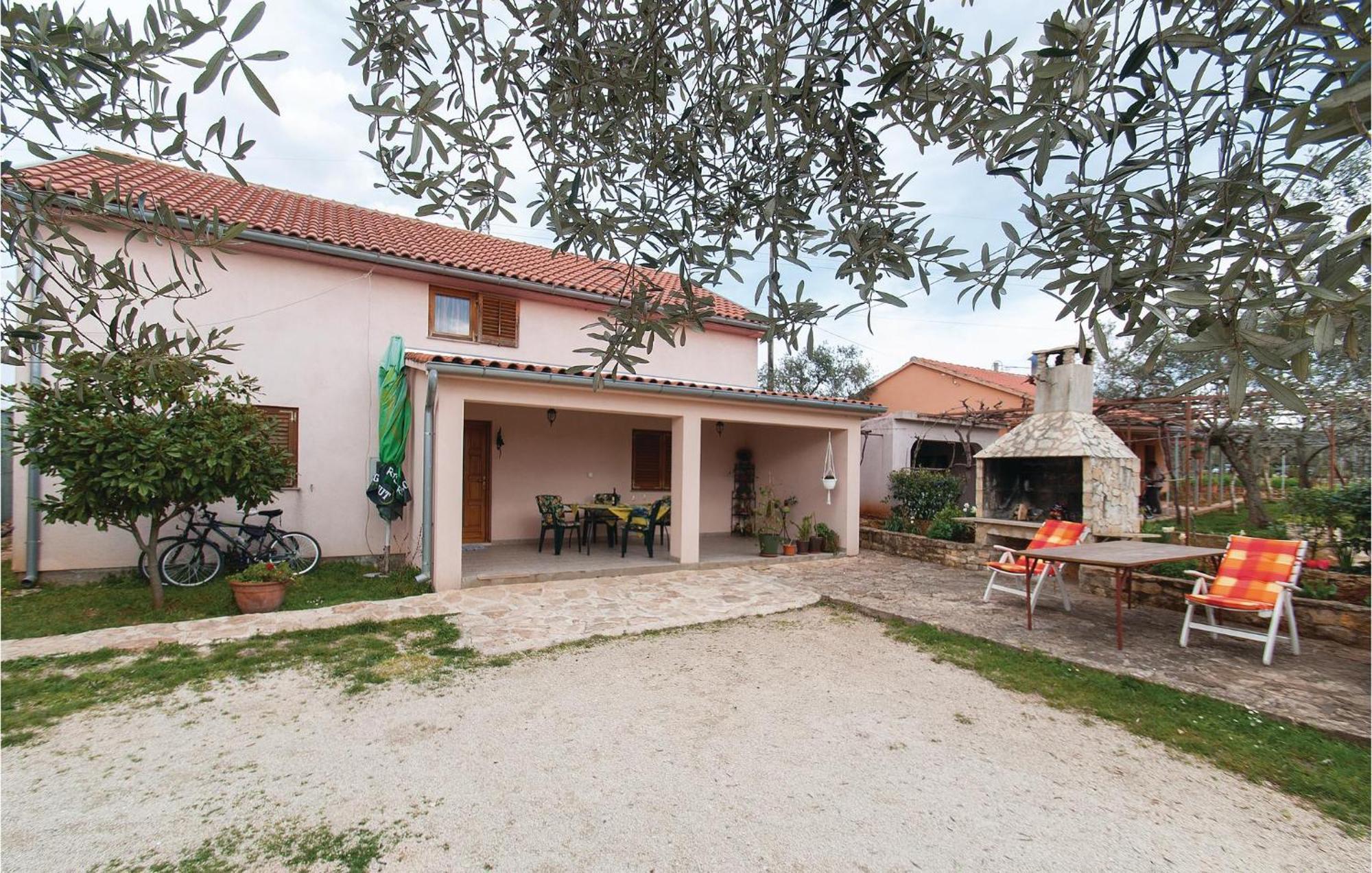 Lovely Apartment In Rovinj With Kitchen Ngoại thất bức ảnh