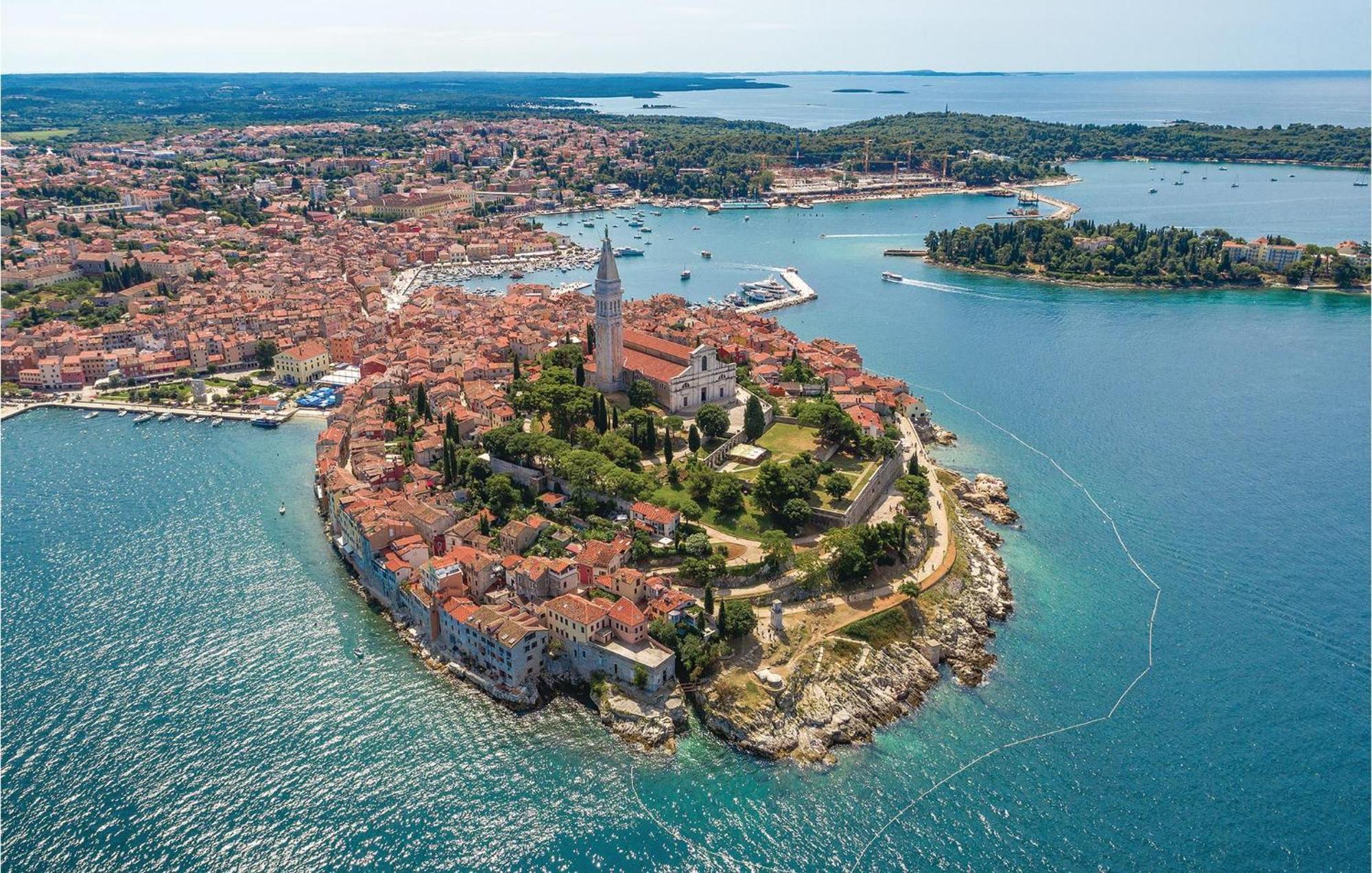 Lovely Apartment In Rovinj With Kitchen Ngoại thất bức ảnh