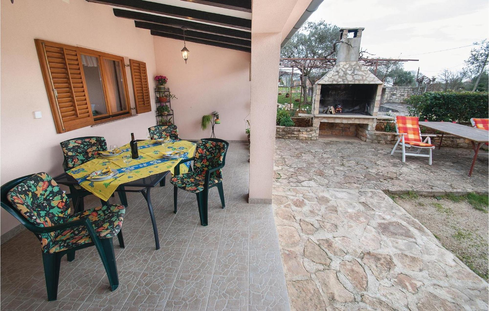 Lovely Apartment In Rovinj With Kitchen Ngoại thất bức ảnh