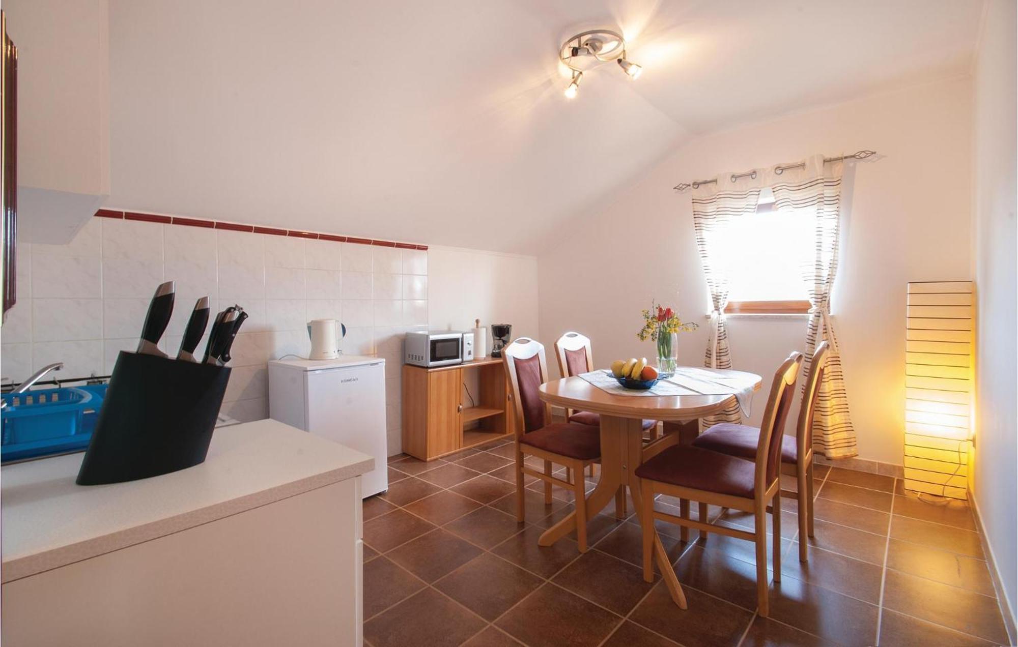 Lovely Apartment In Rovinj With Kitchen Ngoại thất bức ảnh
