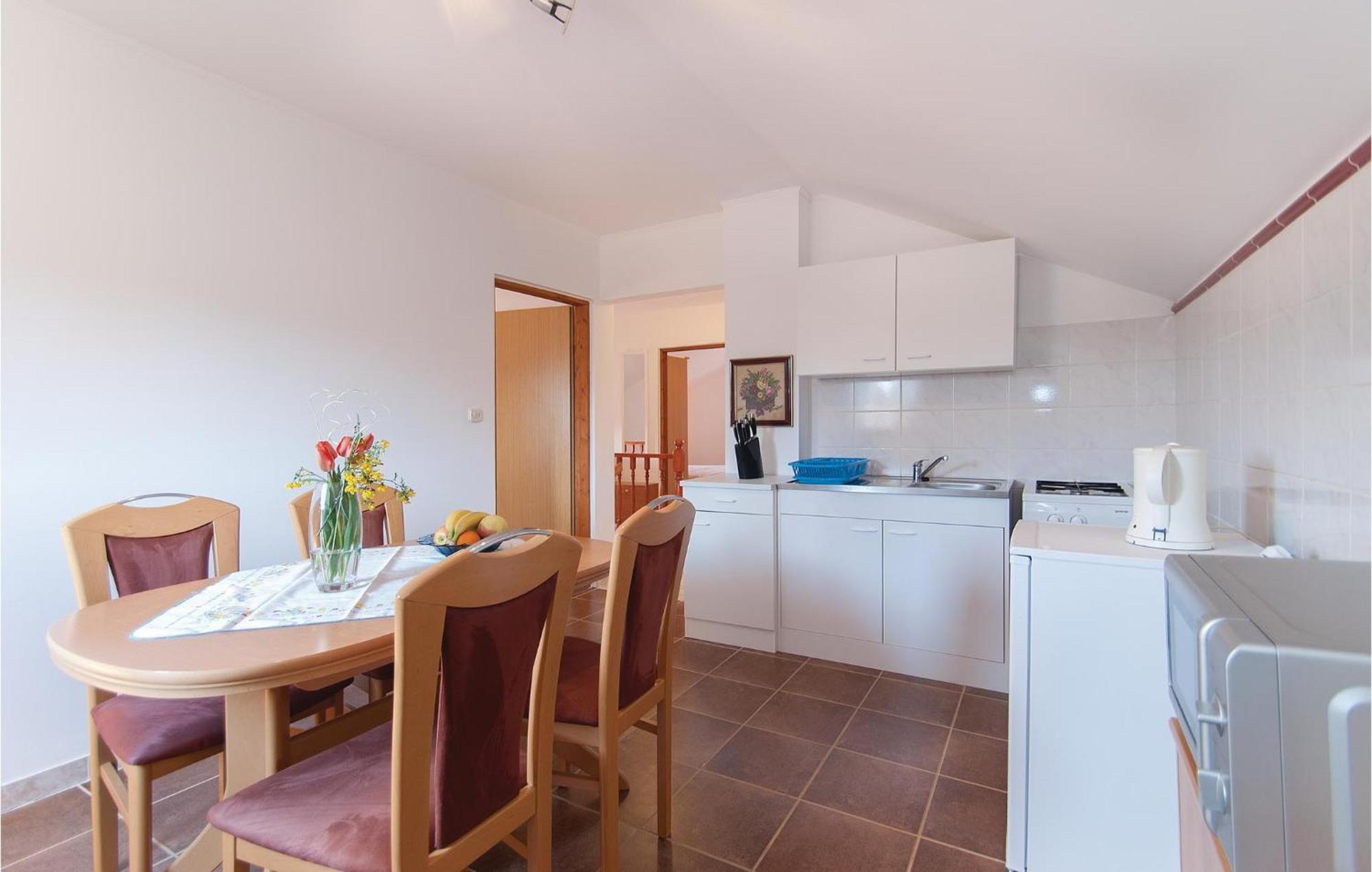 Lovely Apartment In Rovinj With Kitchen Ngoại thất bức ảnh
